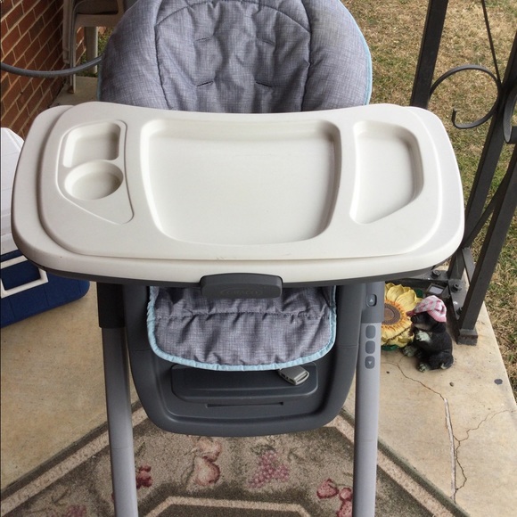 High chair - Picture 2 of 2